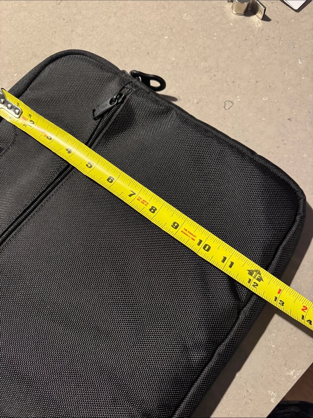 TUMI Black Laptop Briefcase - Sleek Professional Carrying Case